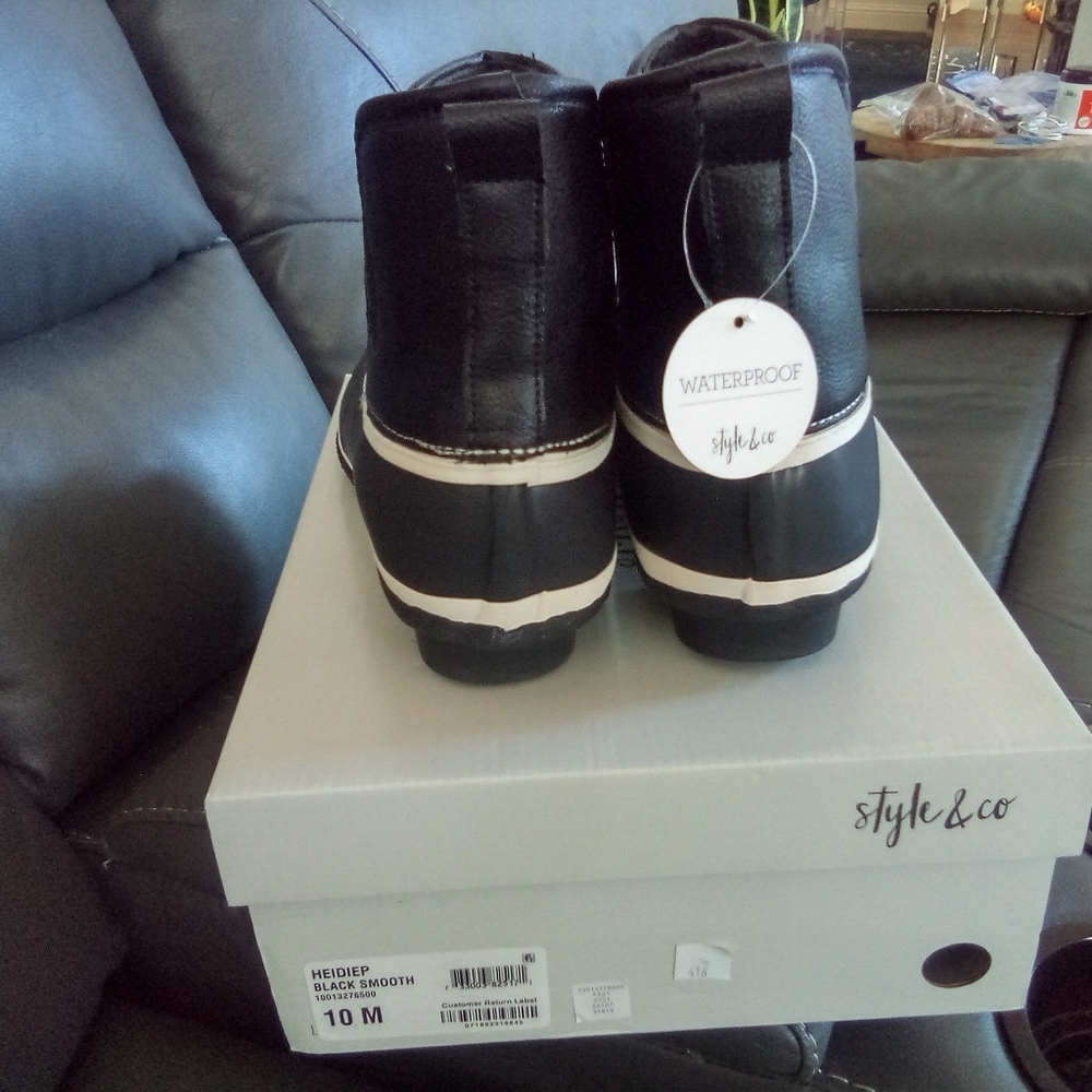 Weatherproof Boots - Picture 3 of 5